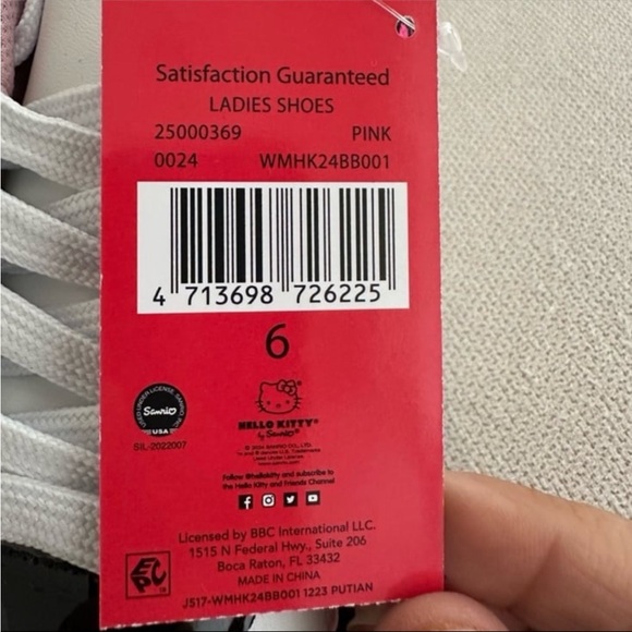 HELLO KITTY SANRIO SNEAKERS SIZE 6 NEW WITH TAG - Picture 9 of 11